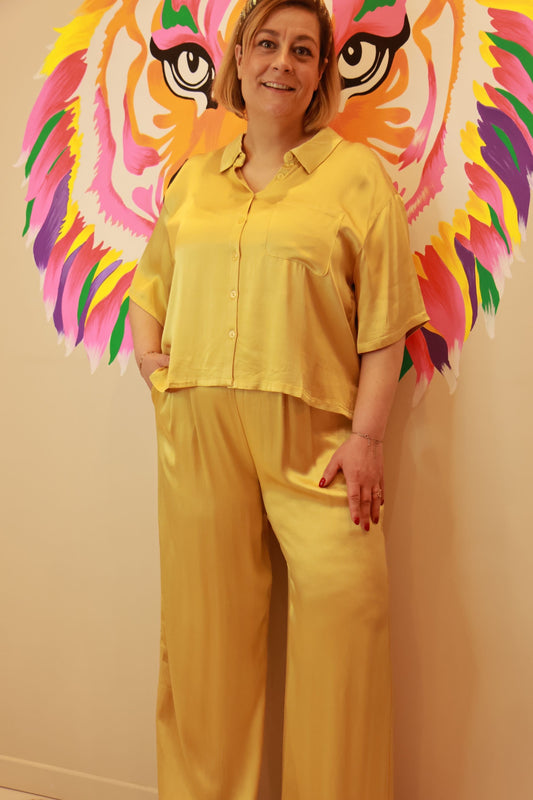 Le pouvoir du look monochrome: élégance et simplicité