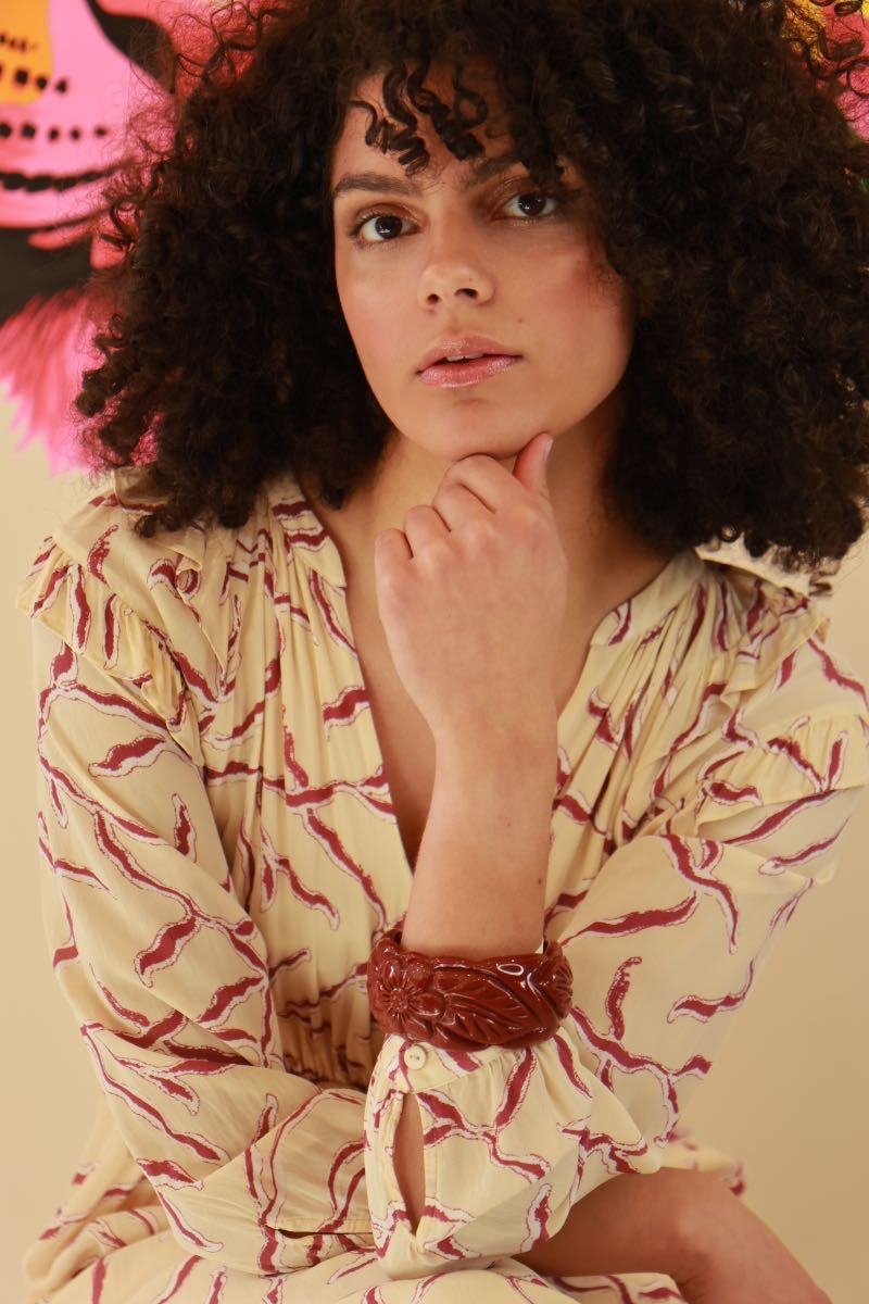 La manchette bordeaux by Marion Godart