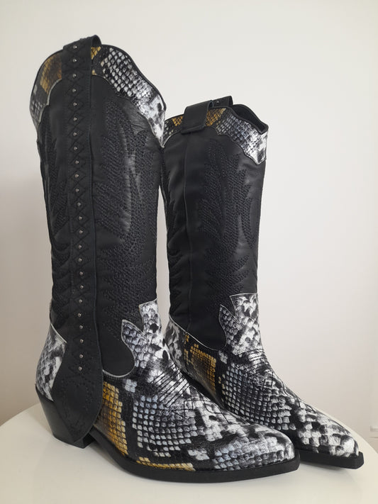 Santiag noires et blanches Mulouise